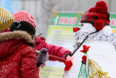 克拉玛依：千名学生雪中乐