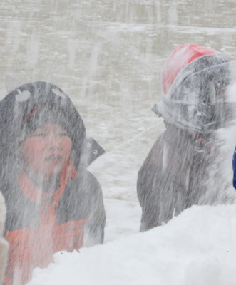 克拉玛依：千名学生雪中乐