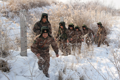 兵团在春节期间组织民兵赴边防一线
