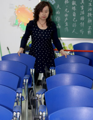 贺加慧：三尺讲台 34年坚守