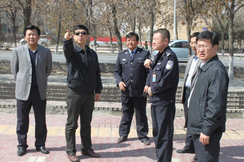 奎屯市委副书记吕钢深入警务室进行视察和调研