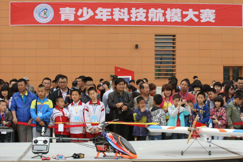 “创新 体验 成长—中国梦 少年梦”——新疆维吾尔自治区青少年科技节开幕