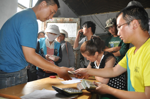 定居农民打短工增收