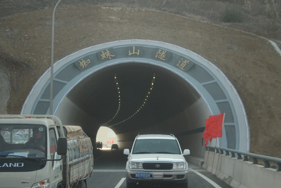 乌鲁木齐市“田”字型快速路二期通车仪式举行