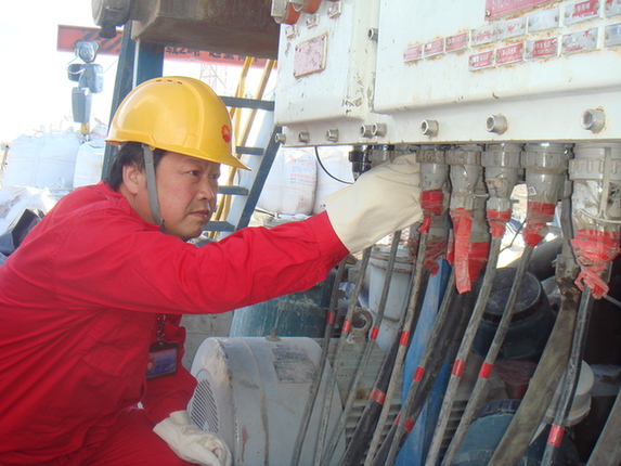 西部钻探克拉玛依钻井公司强化施工全过程安全