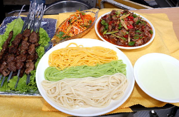 第二届新疆(托克逊)拌面文化旅游节开幕[1]