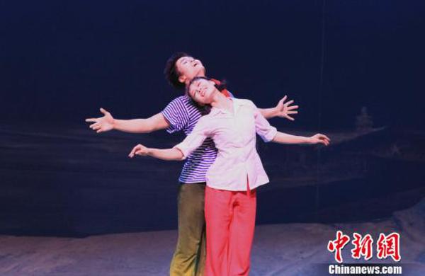 舞剧《戈壁青春》北京上演 优美舞蹈刻画兵团群像