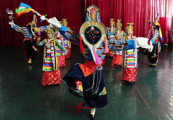 传承藏族民间艺术的“学院派”——走进西藏大学藏戏本科班