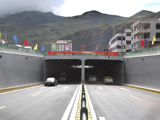 西藏首座城市下穿隧道建成通车