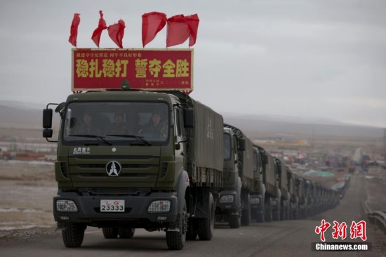 9月27日,青藏兵站部某汽车团从沱沱河兵站出发,继续驶向拉萨.