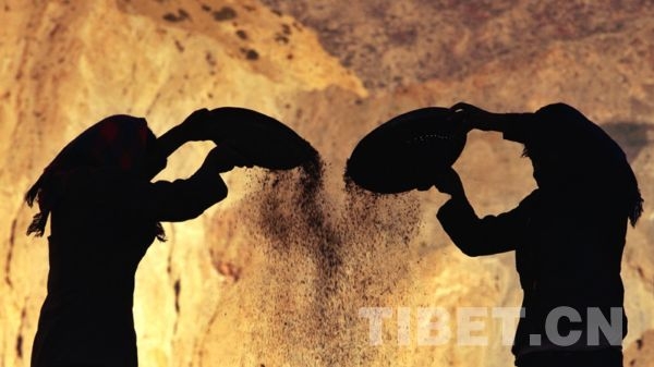 中国首部涉藏题材纪录片《第三极》在温哥华首