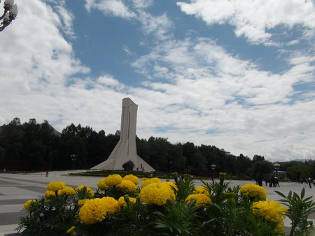 布达拉宫广场换新装 喜迎建党90周年(组图)