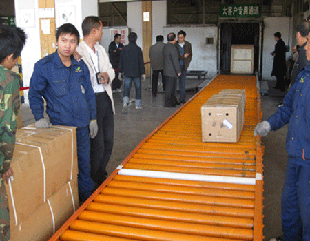 东航云南分公司货运部增添传送设备迎战春运高峰