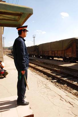 金飞豹和费宣徒步重走滇越铁路