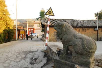 金飞豹和费宣徒步重走滇越铁路