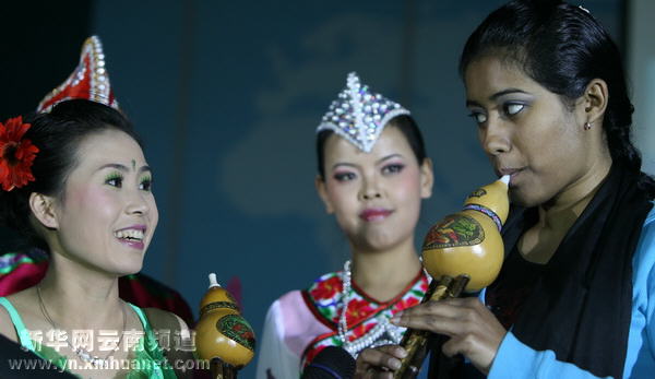 驻华使节云南欢度平安夜