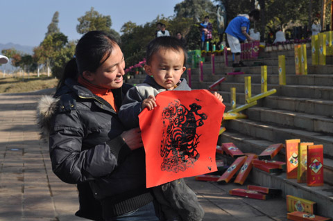 万人涌进云南野生动物园看老虎