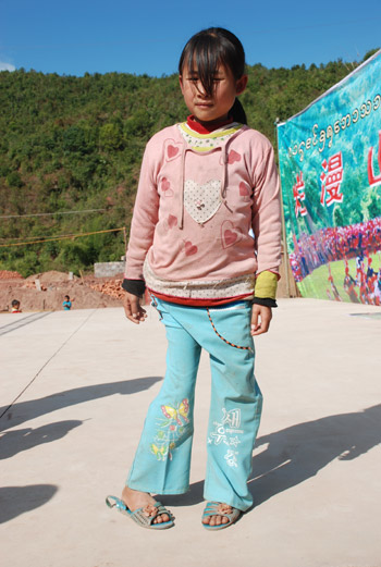 瑶家囡身长巨瘤八年引发“爱心接力”(组图)