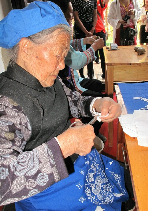 昆明：“古镇庙会”度五一