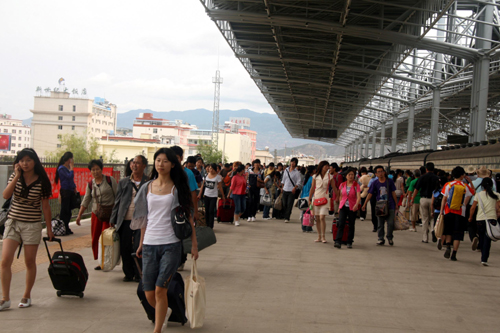 大理-丽江铁路拉动地方旅游和经济发展调查