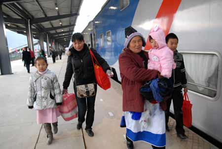 大丽铁路促进滇西旅游业发展