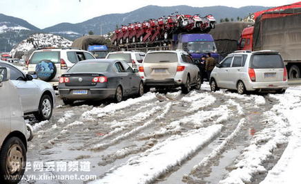 冰雪造成G85高速公路昆昭段多处阻断