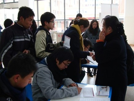 东航推出“莘莘学子情 东航伴您行”走进高校服务