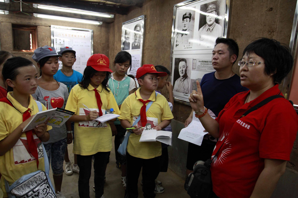 巧家县开展“重走长征路”青少年红色之旅活动