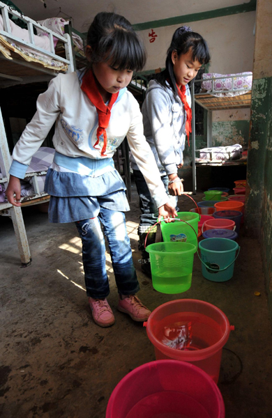云南旱区小学校的“缺水生活”