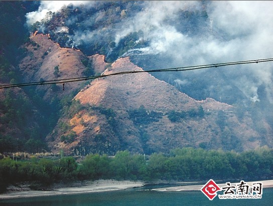 香格里拉村民扔烟头引发山火 起火11天后被扑灭