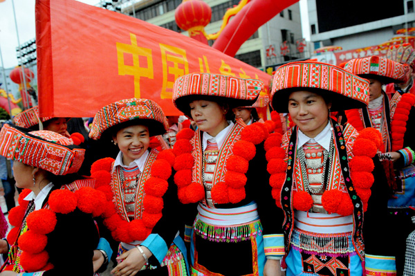 云南富宁县举行传统“曼瑞珑端”活动