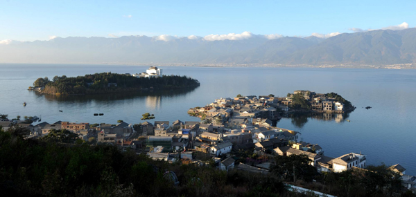 双廊小镇位于云南省大理市东北部的洱海之滨