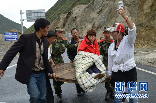 德钦县城总人口_德钦县城图片