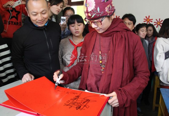 杨丽萍金飞豹邀请德馨学校孩子们看演出（组图）