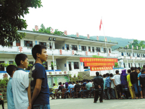 云南金平：学生辍学早婚现象调查