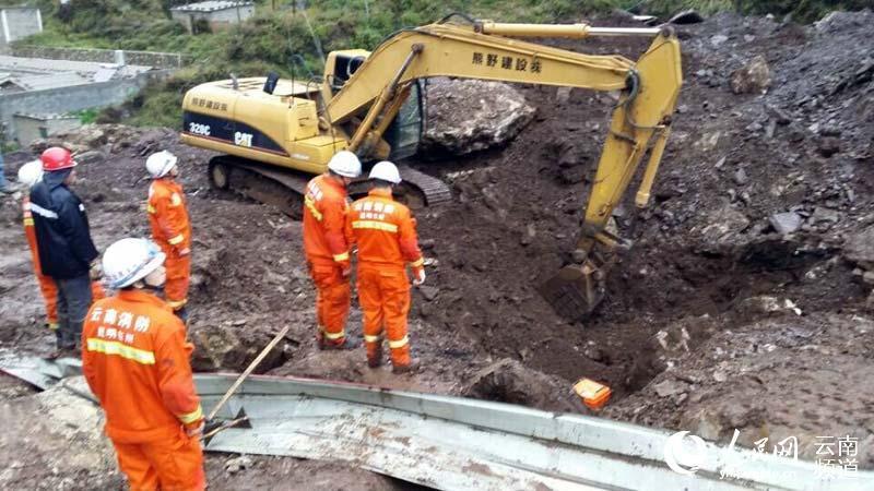 云南东川山体滑坡仍有9人失踪救援难度大