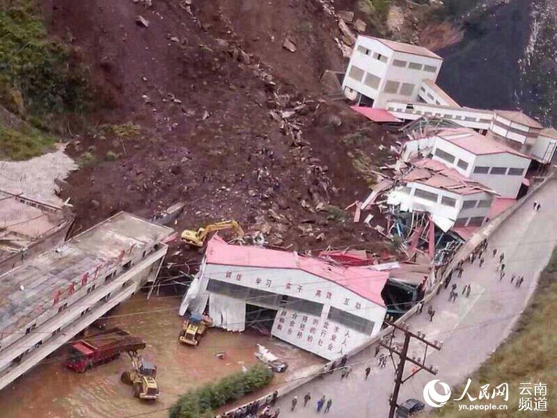 云南东川山体滑坡仍有9人失踪救援难度大
