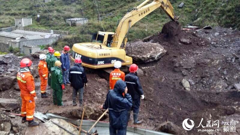 云南东川山体滑坡仍有9人失踪救援难度大