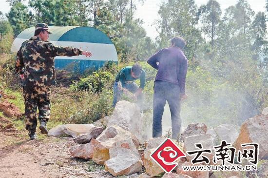 昆明西山林场活人墓抢占山头 已强拆26座
