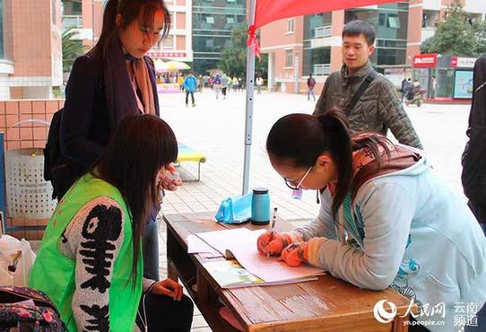云南一高校倡导绿色出行 学生可免费借用自行车（图）