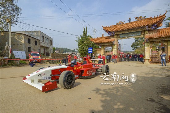 云南雄风车队F4方程式赛车首亮相 山路方程式速度与激情同在