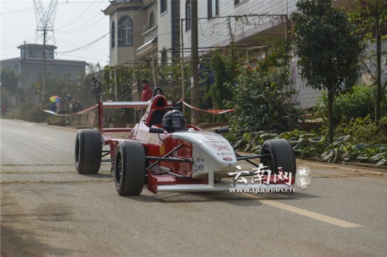 云南雄风车队F4方程式赛车首亮相 山路方程式速度与激情同在