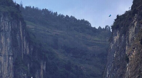 昭通大山包上演空中双人飞行秀