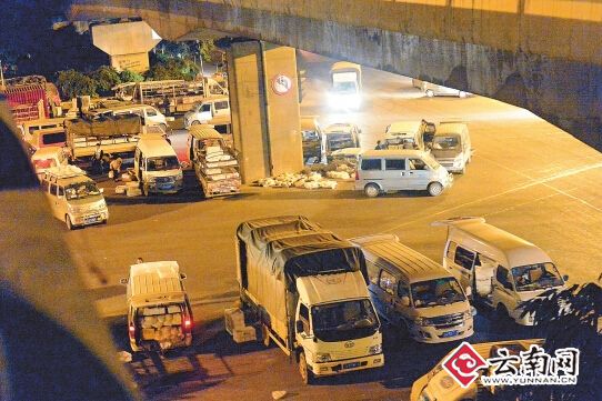 记者探访昆明“米线夜市” 治理方面存在难度