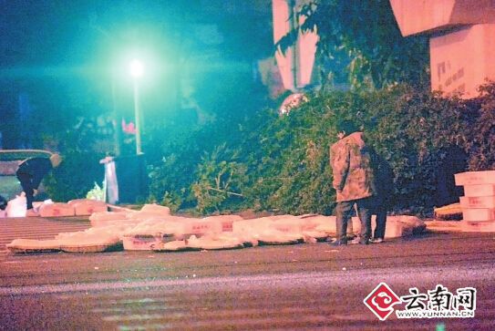 记者探访昆明“米线夜市” 治理方面存在难度