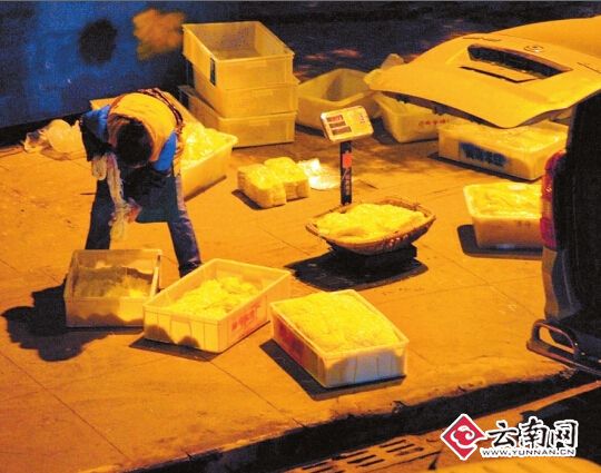记者探访昆明“米线夜市” 治理方面存在难度