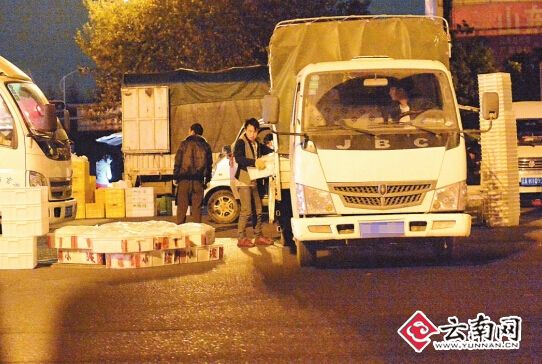 记者探访昆明“米线夜市” 治理方面存在难度