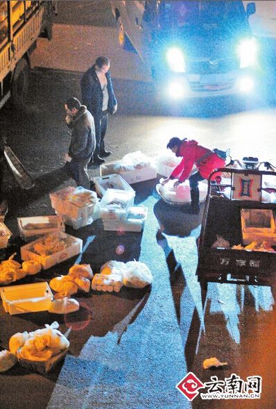 记者探访昆明“米线夜市” 治理方面存在难度