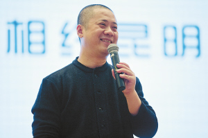 网络名人梁冬昆明论经济 沪指过5000点是大概率事件