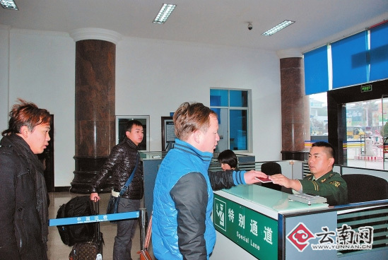 “边境游”开通一年 瑞丽口岸出入境流量创新高